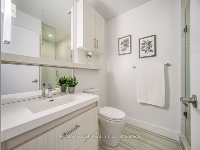 318 - 128 Fairview Mall Dr