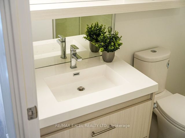 318 - 128 Fairview Mall Dr