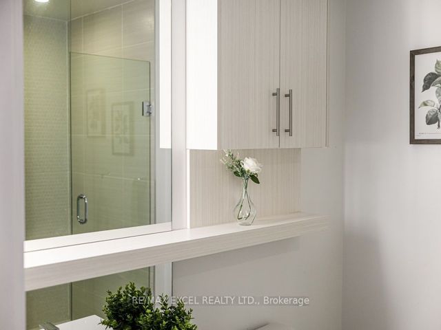 318 - 128 Fairview Mall Dr