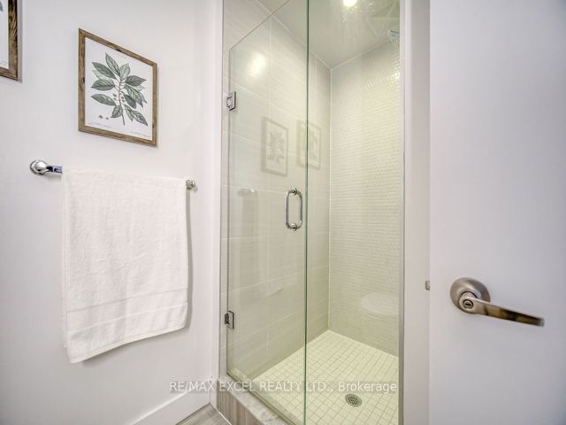 318 - 128 Fairview Mall Dr