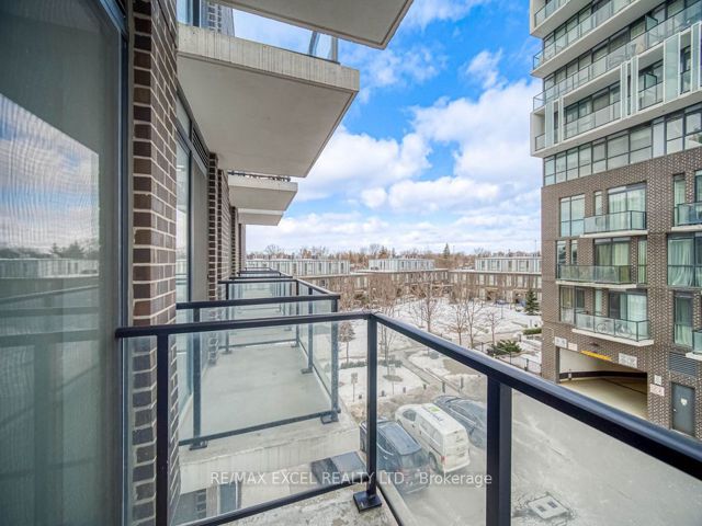318 - 128 Fairview Mall Dr