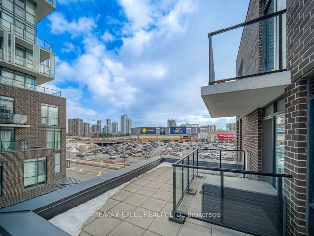 318 - 128 Fairview Mall Dr