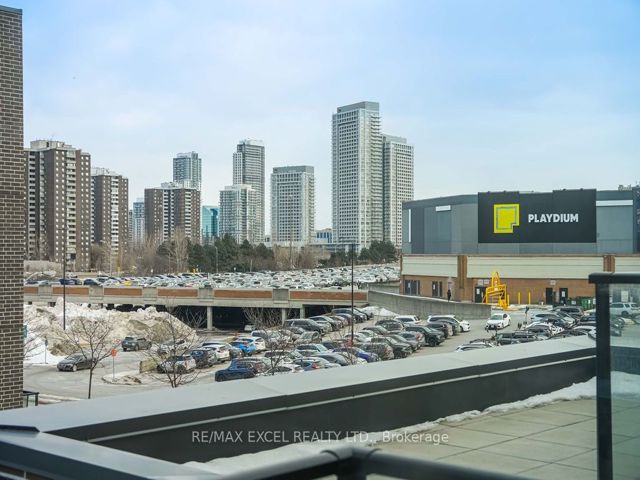 318 - 128 Fairview Mall Dr