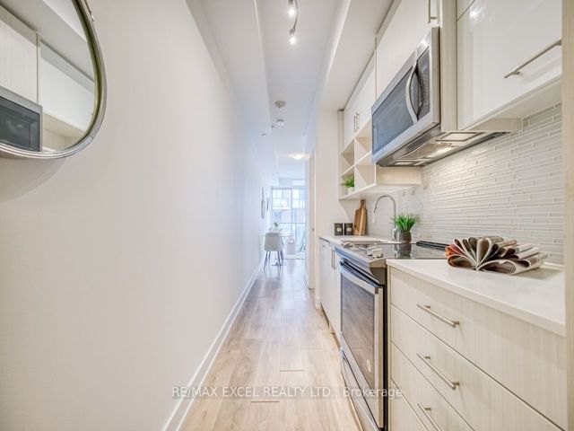 318 - 128 Fairview Mall Dr