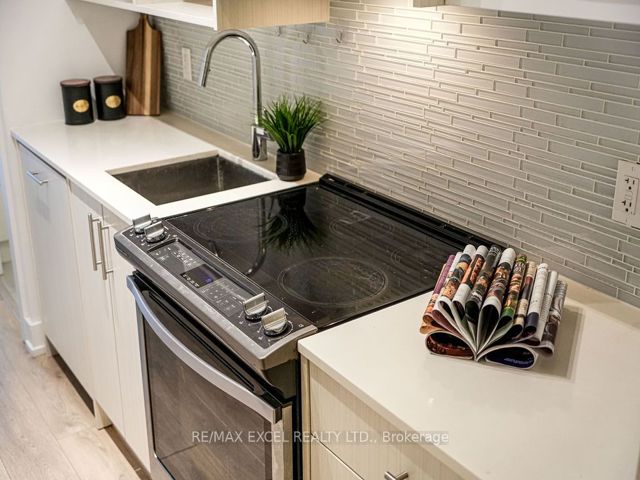 318 - 128 Fairview Mall Dr