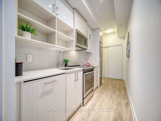 318 - 128 Fairview Mall Dr
