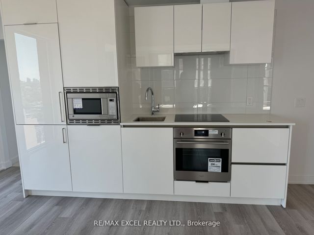 1809 - 238 Simcoe St