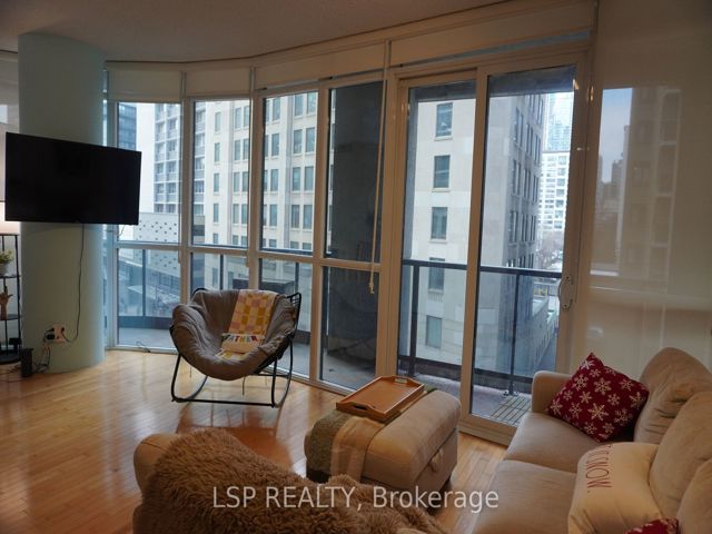 607 - 25 Carlton St