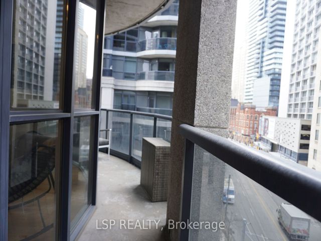 607 - 25 Carlton St