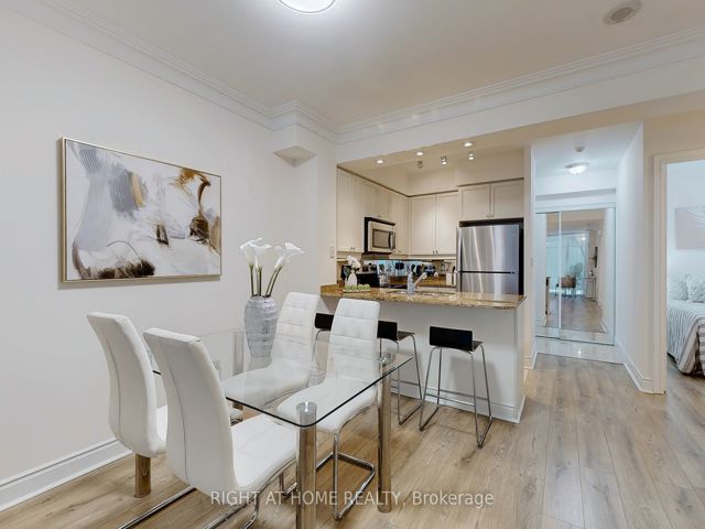206 - 38 William Carson Cres