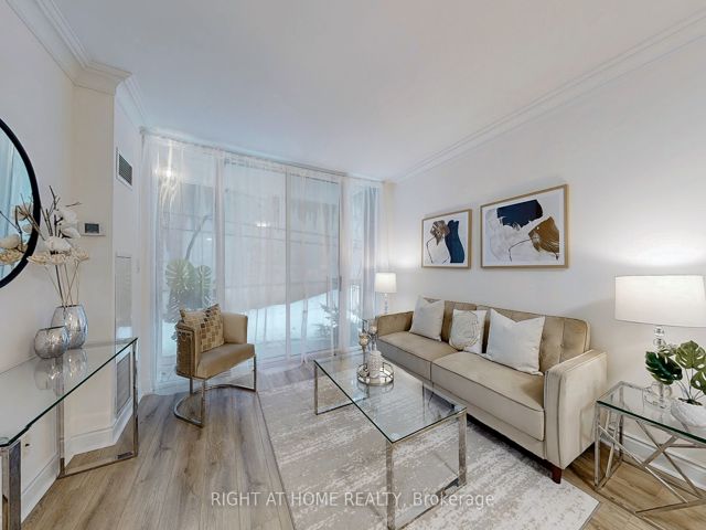 206 - 38 William Carson Cres