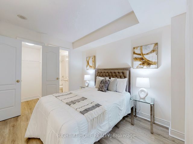 206 - 38 William Carson Cres