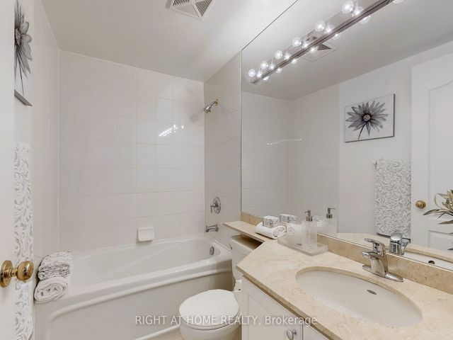206 - 38 William Carson Cres