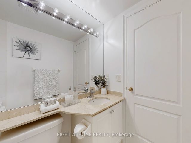 206 - 38 William Carson Cres