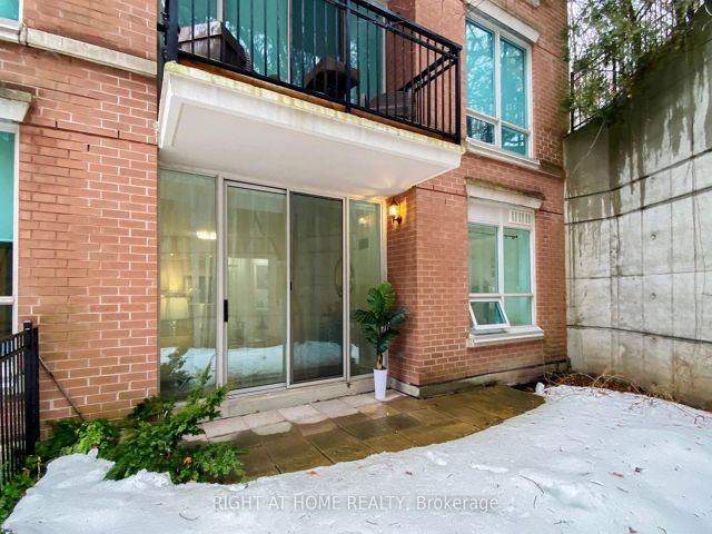 206 - 38 William Carson Cres