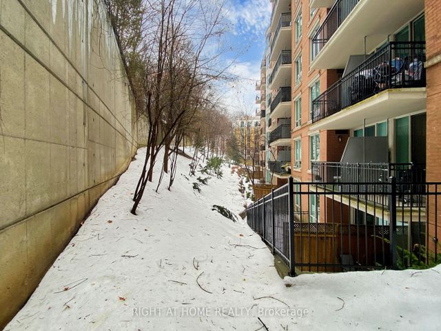206 - 38 William Carson Cres