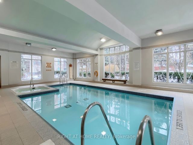 206 - 38 William Carson Cres