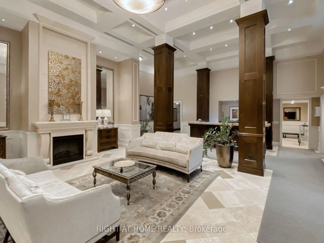 206 - 38 William Carson Cres