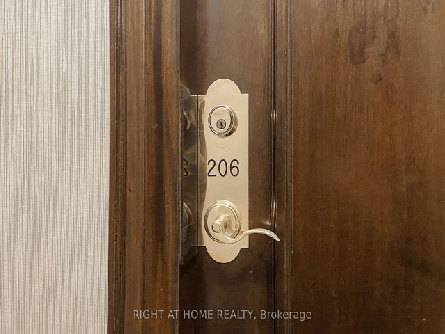 206 - 38 William Carson Cres