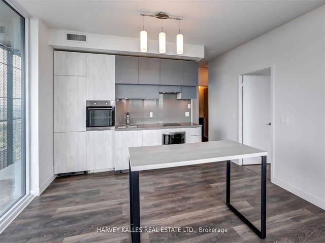 5202 - 8 Eglinton Ave E