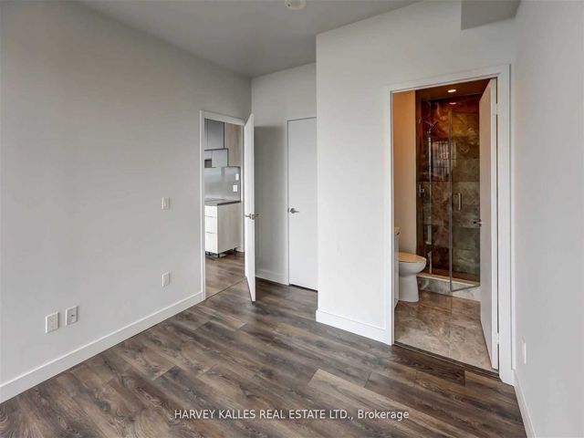 5202 - 8 Eglinton Ave E