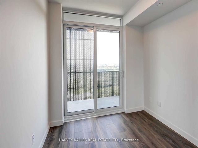 5202 - 8 Eglinton Ave E