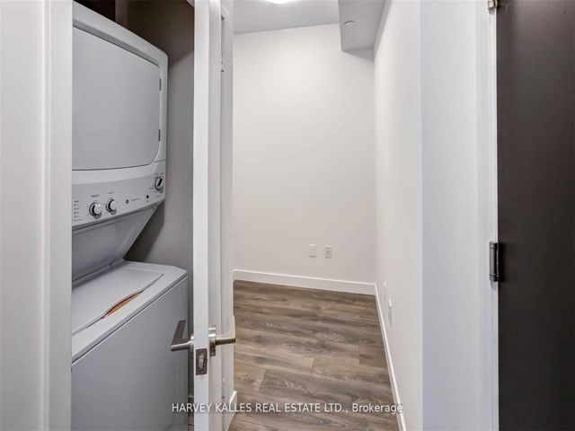 5202 - 8 Eglinton Ave E