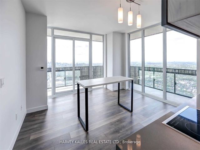 5202 - 8 Eglinton Ave E