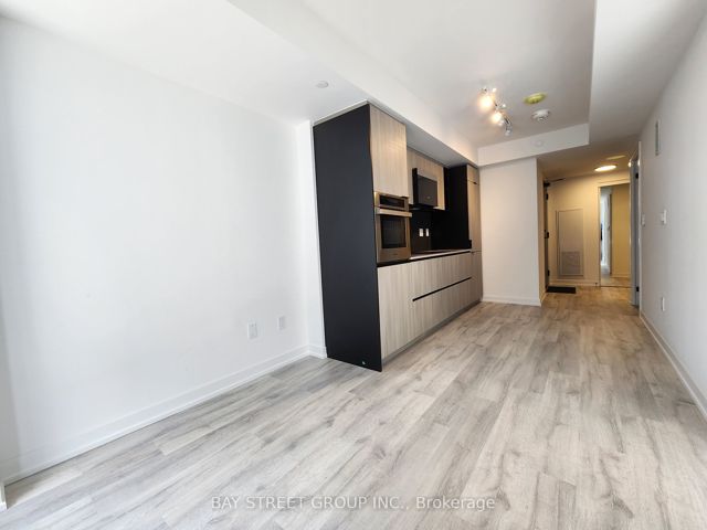 804 - 2 Augusta Ave