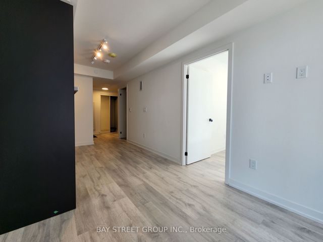 804 - 2 Augusta Ave