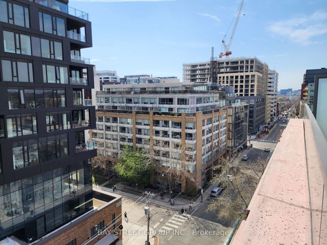 804 - 2 Augusta Ave
