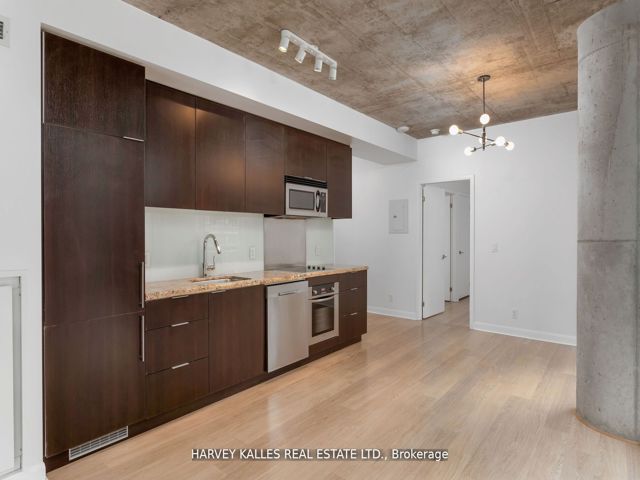 301 - 478 King St W