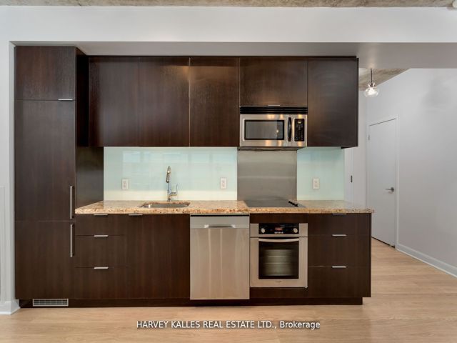 301 - 478 King St W