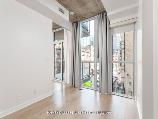 301 - 478 King St W