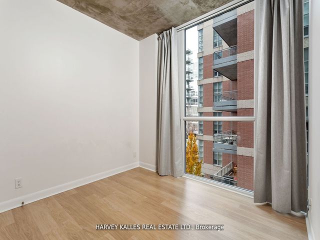 301 - 478 King St W
