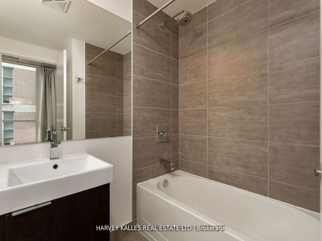 301 - 478 King St W