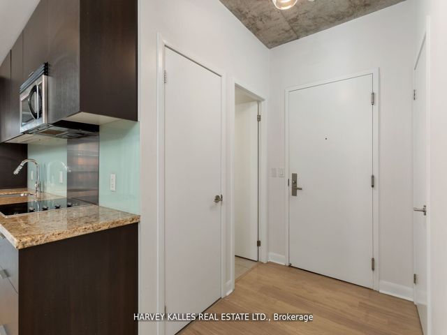 301 - 478 King St W
