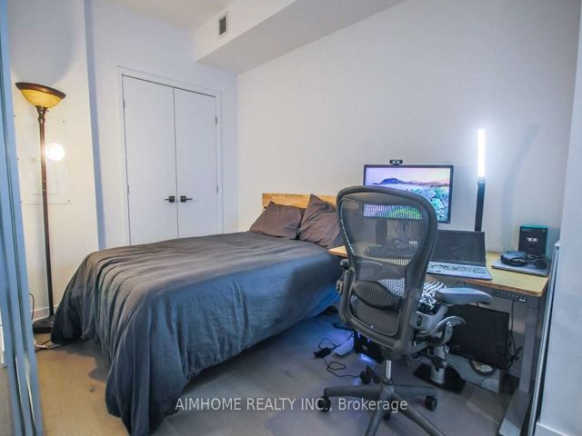 2009 - 488 University Ave