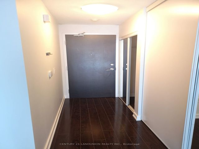1015 - 38 Dan Leckie Way