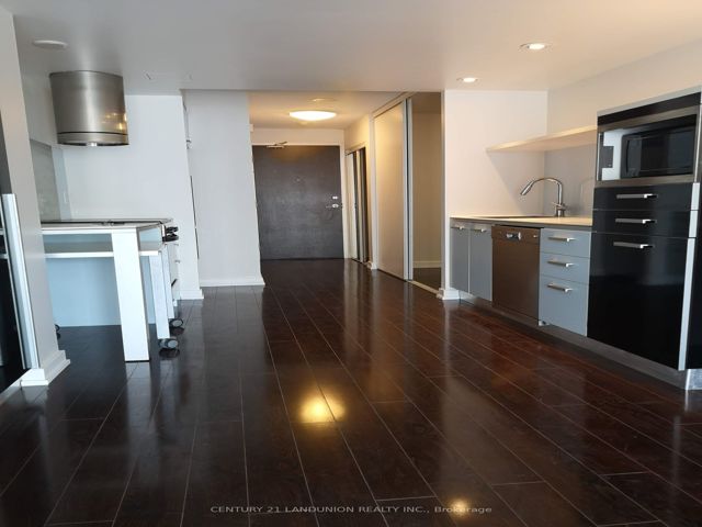 1015 - 38 Dan Leckie Way