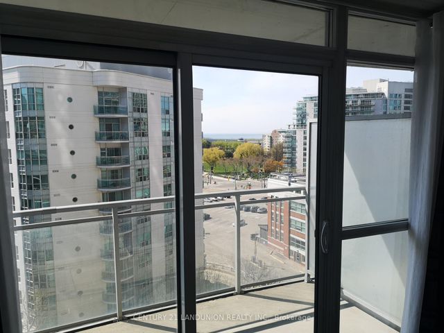 1015 - 38 Dan Leckie Way