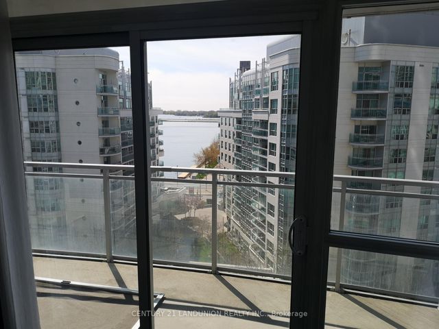 1015 - 38 Dan Leckie Way
