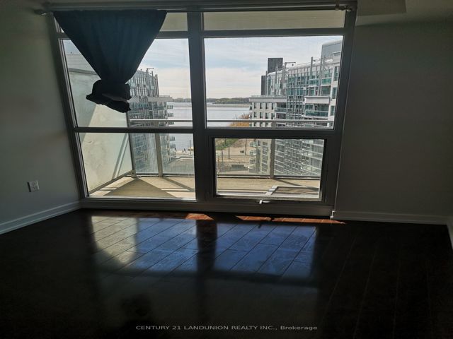 1015 - 38 Dan Leckie Way
