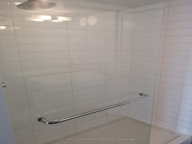 1015 - 38 Dan Leckie Way