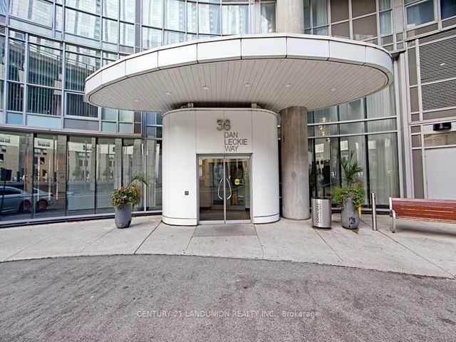 1015 - 38 Dan Leckie Way