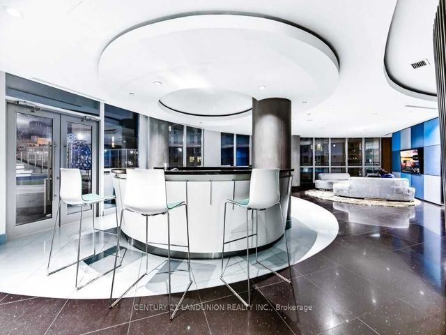 1015 - 38 Dan Leckie Way