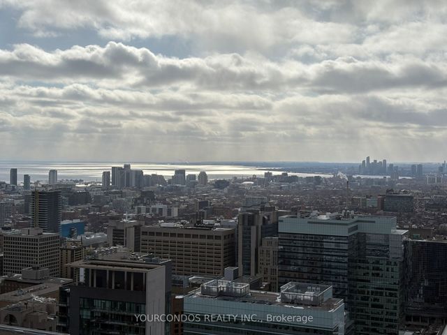 4601 - 15 Grenville St
