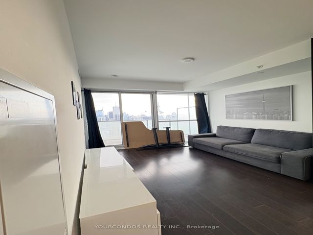 4601 - 15 Grenville St