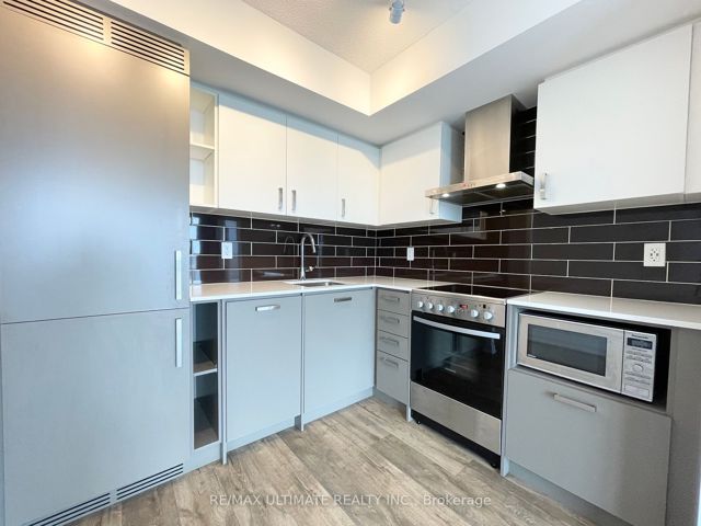 2512 - 125 Redpath Ave