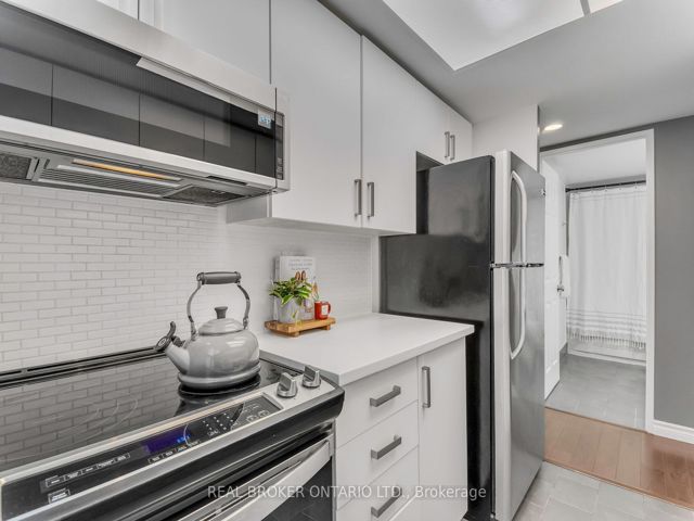 213 - 725 King St W